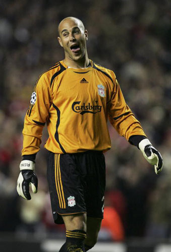 埃杜在高铁站被围满，合同今年到期，他说明年也希望在深圳（埃杜高铁站遭粉丝围堵，合同今年到期：称明年仍盼留在深圳）