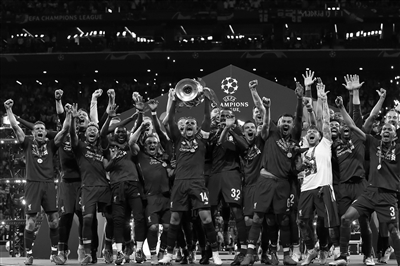 曼联高层对阿莫林分歧曝光，两人力挺两人质疑！12月战绩或定未来