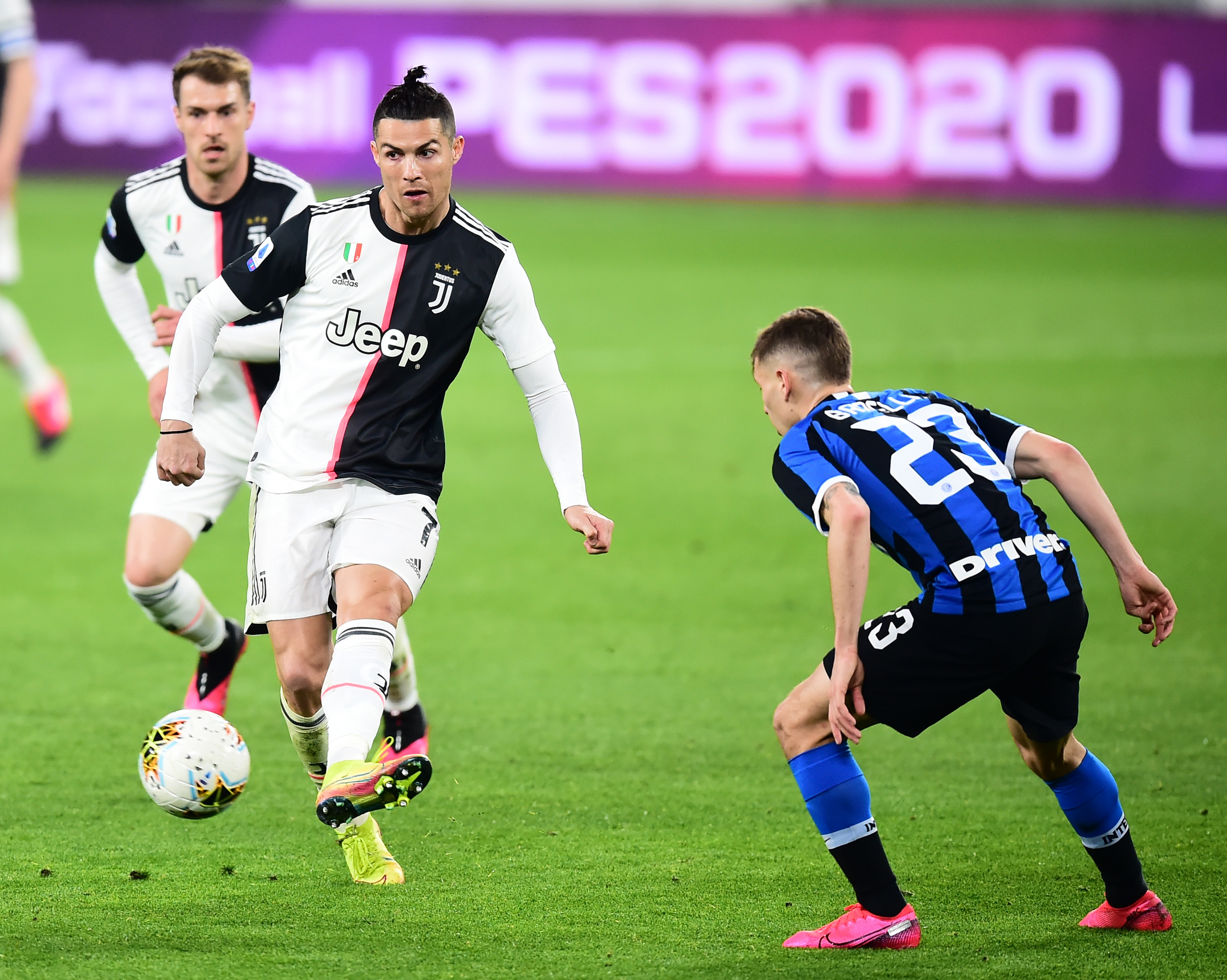 足球世界杯亚洲区预选赛关键球员表现突出（世界杯亚洲区预选赛核心球员闪耀赛场）