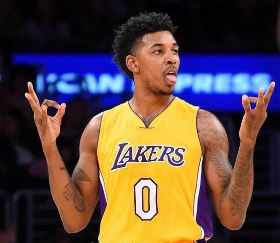 狼队防线改善主场迎战曼联，英超对决比分或1-1、2-2（狼队防守回暖主场对阵曼联，英超一战或以1-1或2-2告终）