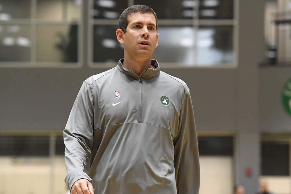 半场： 萨索洛2-1佛罗伦萨，曼德拉戈拉点射，沃尔帕托破门（半场战报：萨索洛暂2-1领先佛罗伦萨，曼德拉戈拉点球命中，沃尔帕托破门）