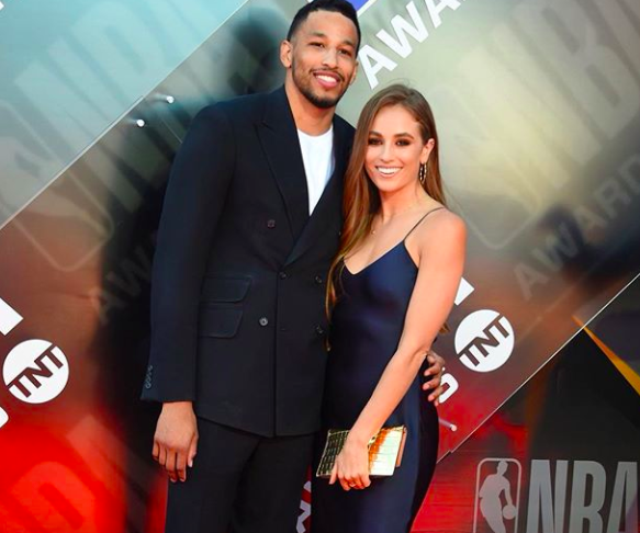 记者：世界杯抽签仪式开始前，大力神杯已经抵达华盛顿（世界杯抽签未启，大力神杯已抵达华盛顿）